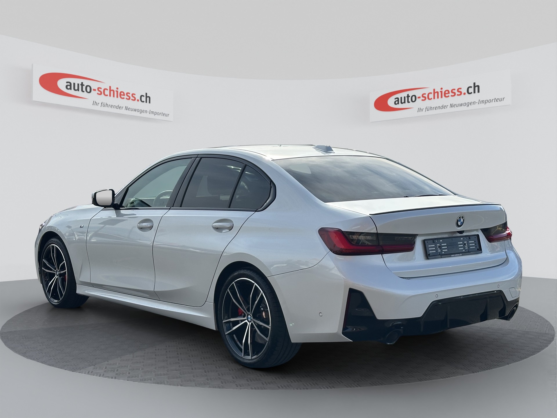 BMW 330i xDrive M Sport Pro Shadow Line Steptronic-image-2