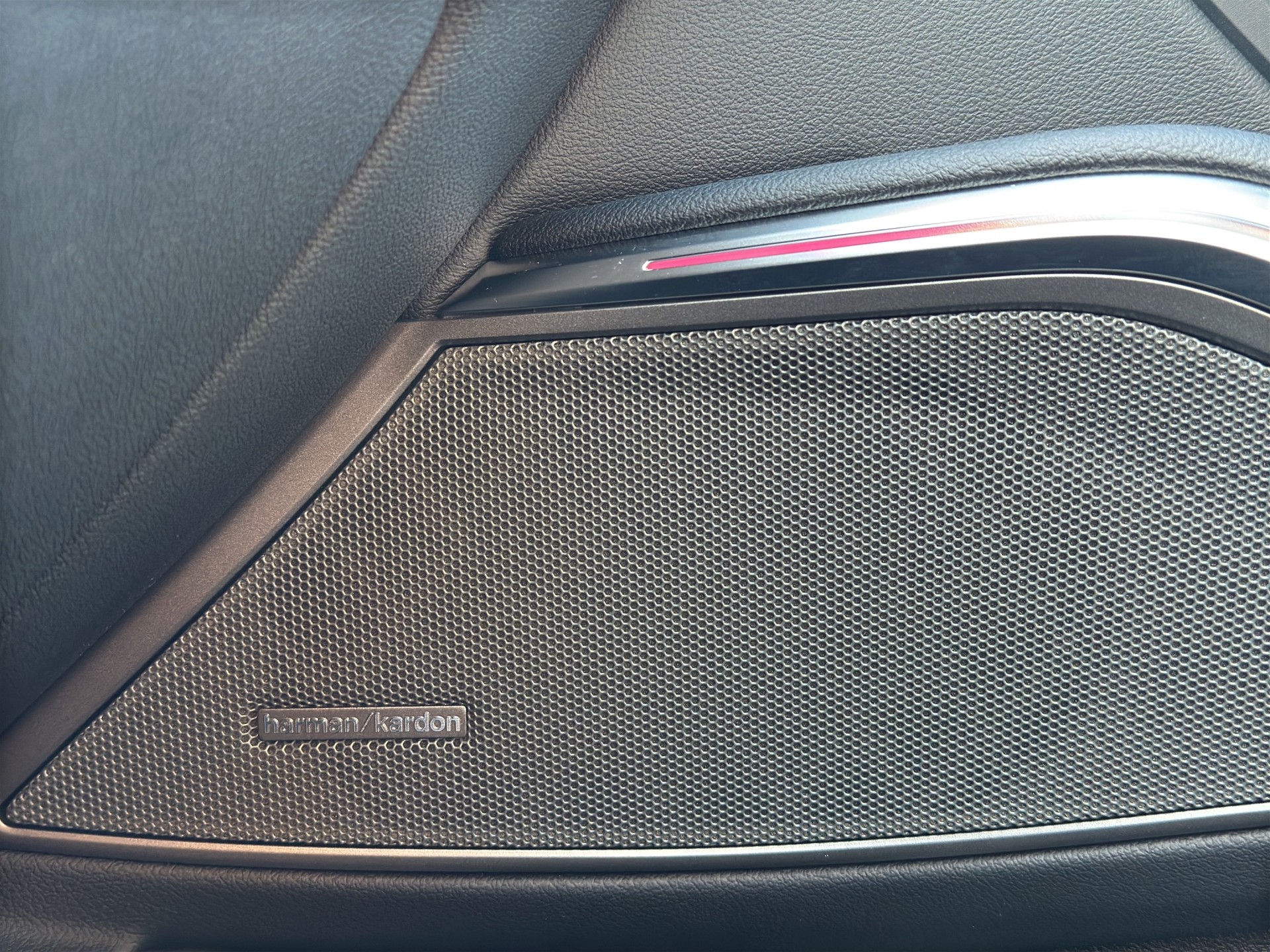 BMW 330i xDrive M Sport Pro Shadow Line Steptronic-image-14