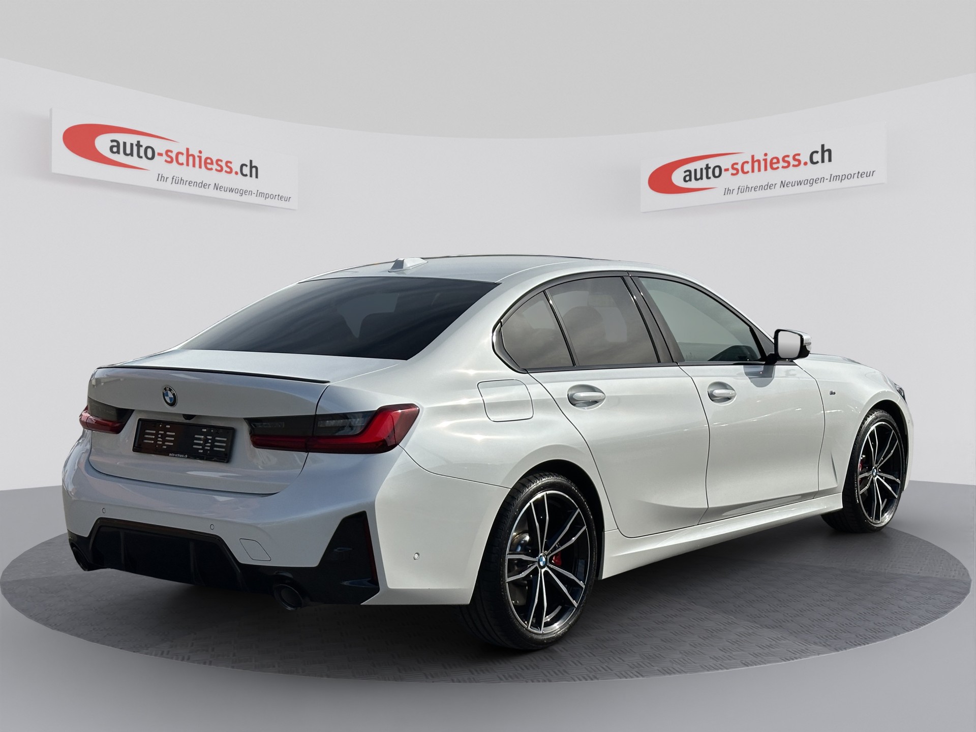 BMW 330i xDrive M Sport Pro Shadow Line Steptronic-image-4