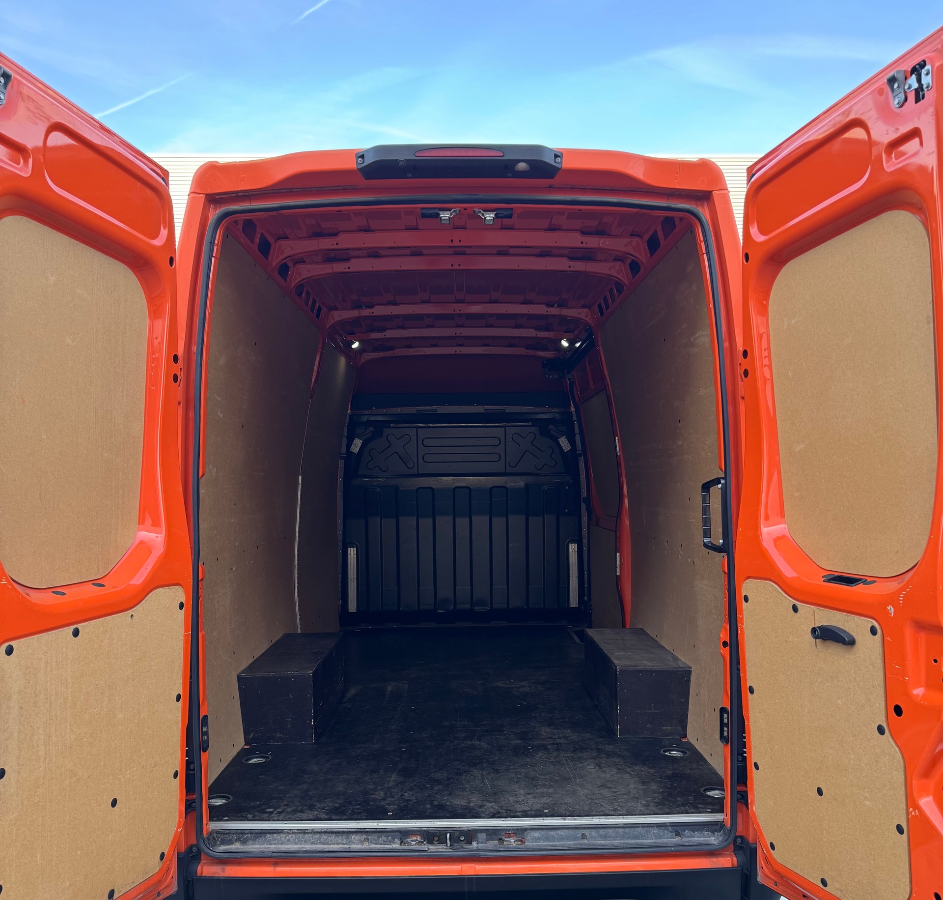 IVECO 35 S 14 V-image-9
