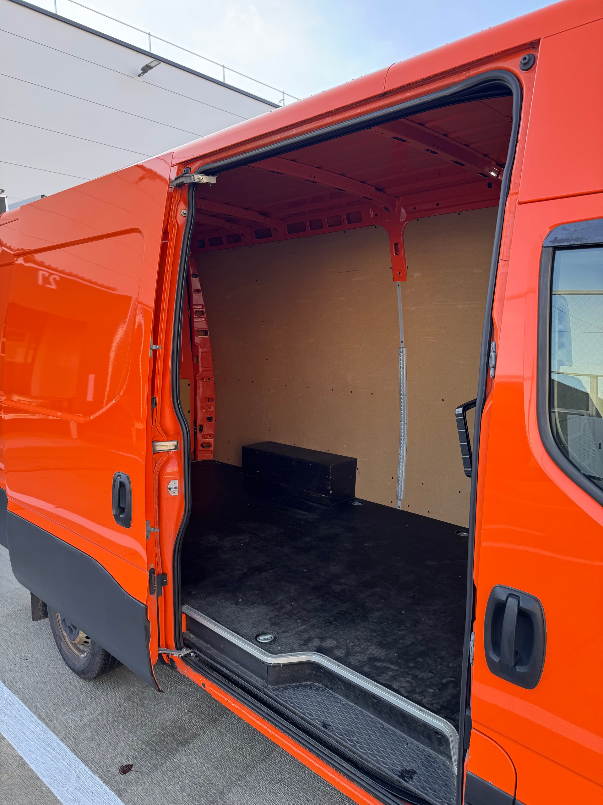 IVECO 35 S 14 V-image-8
