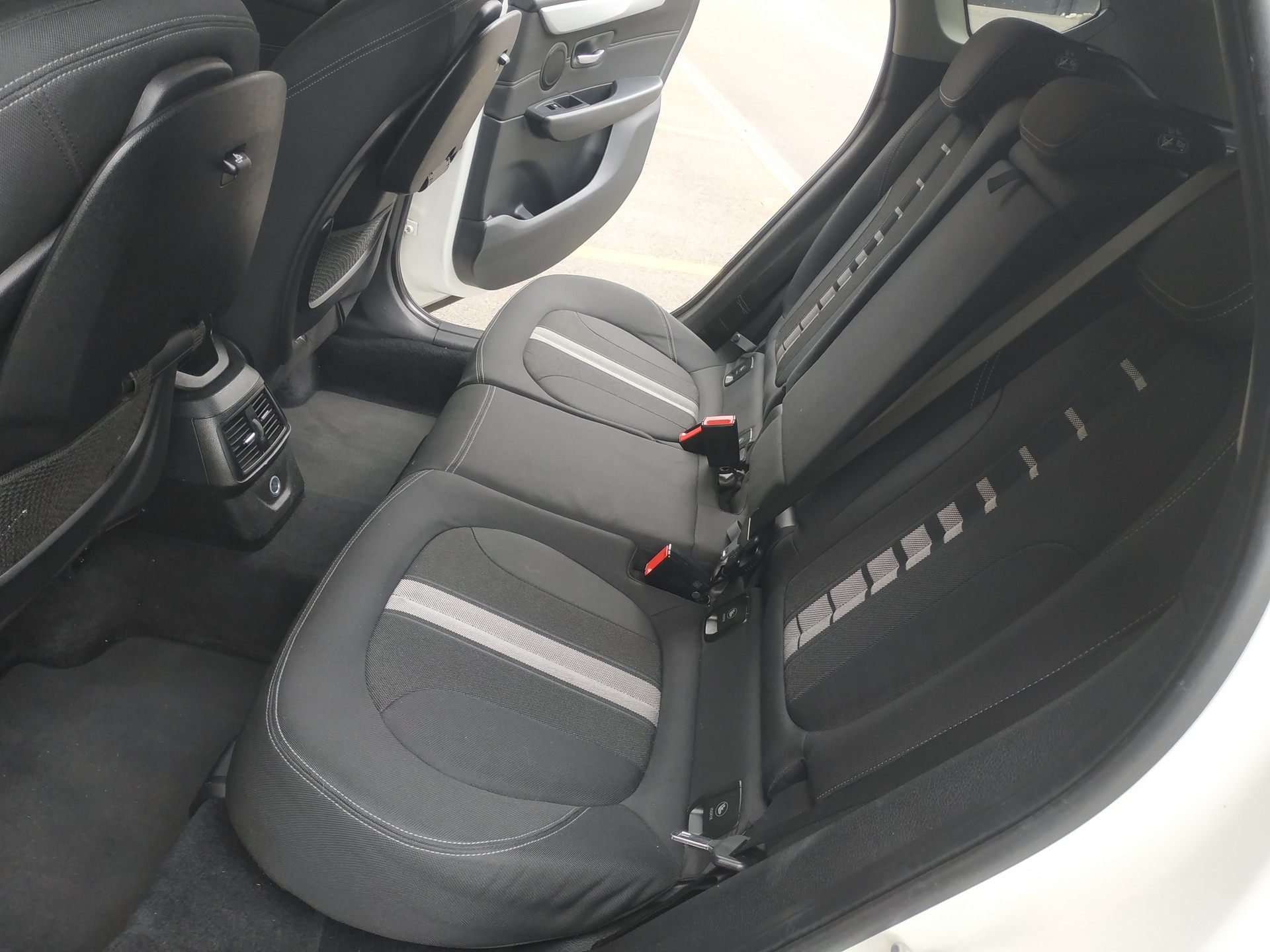 BMW 218i Active Tourer Steptronic Automat-image-17
