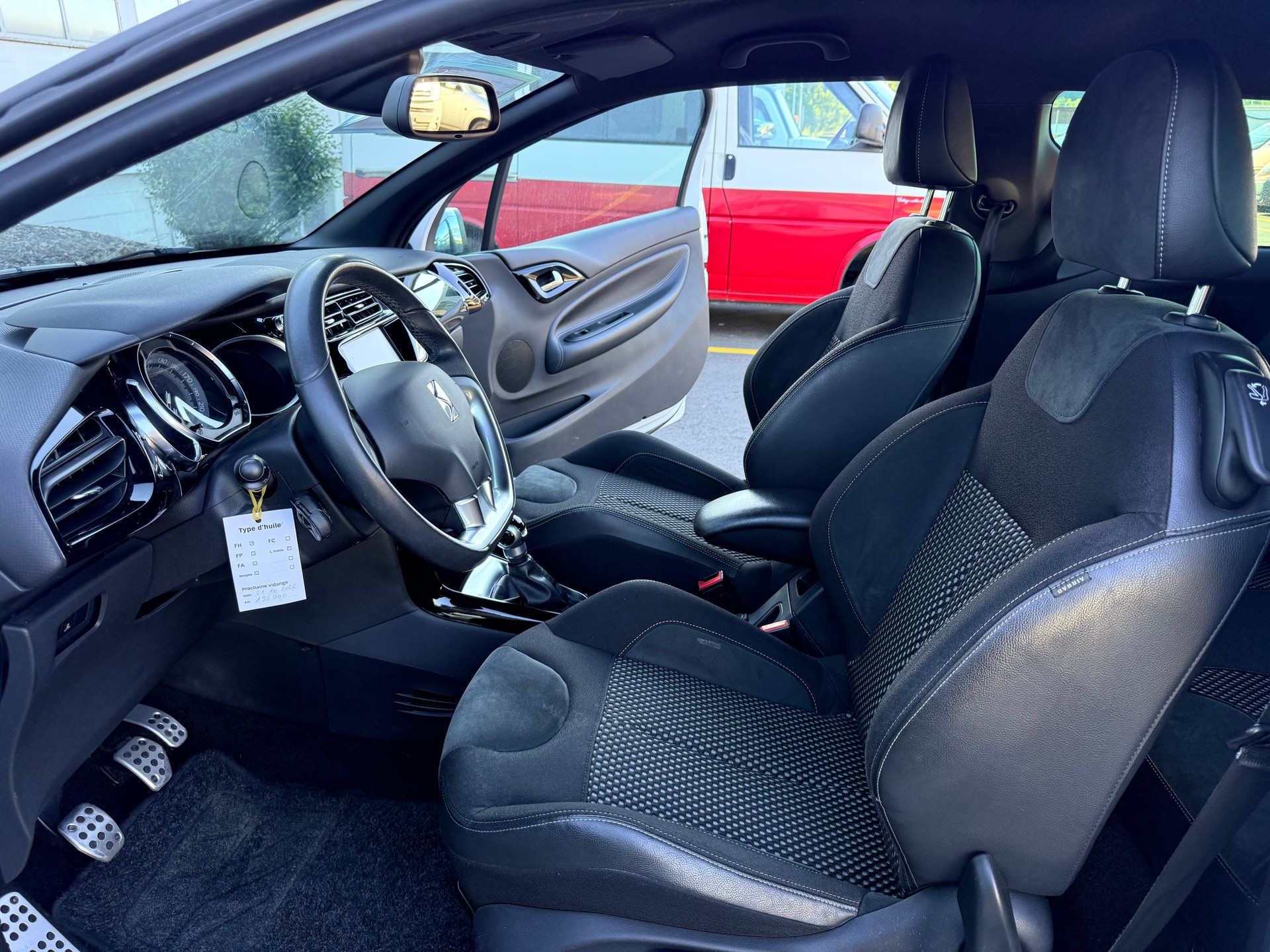 DS AUTOMOBILES DS3 1.6 VTi SO Chic-image-12