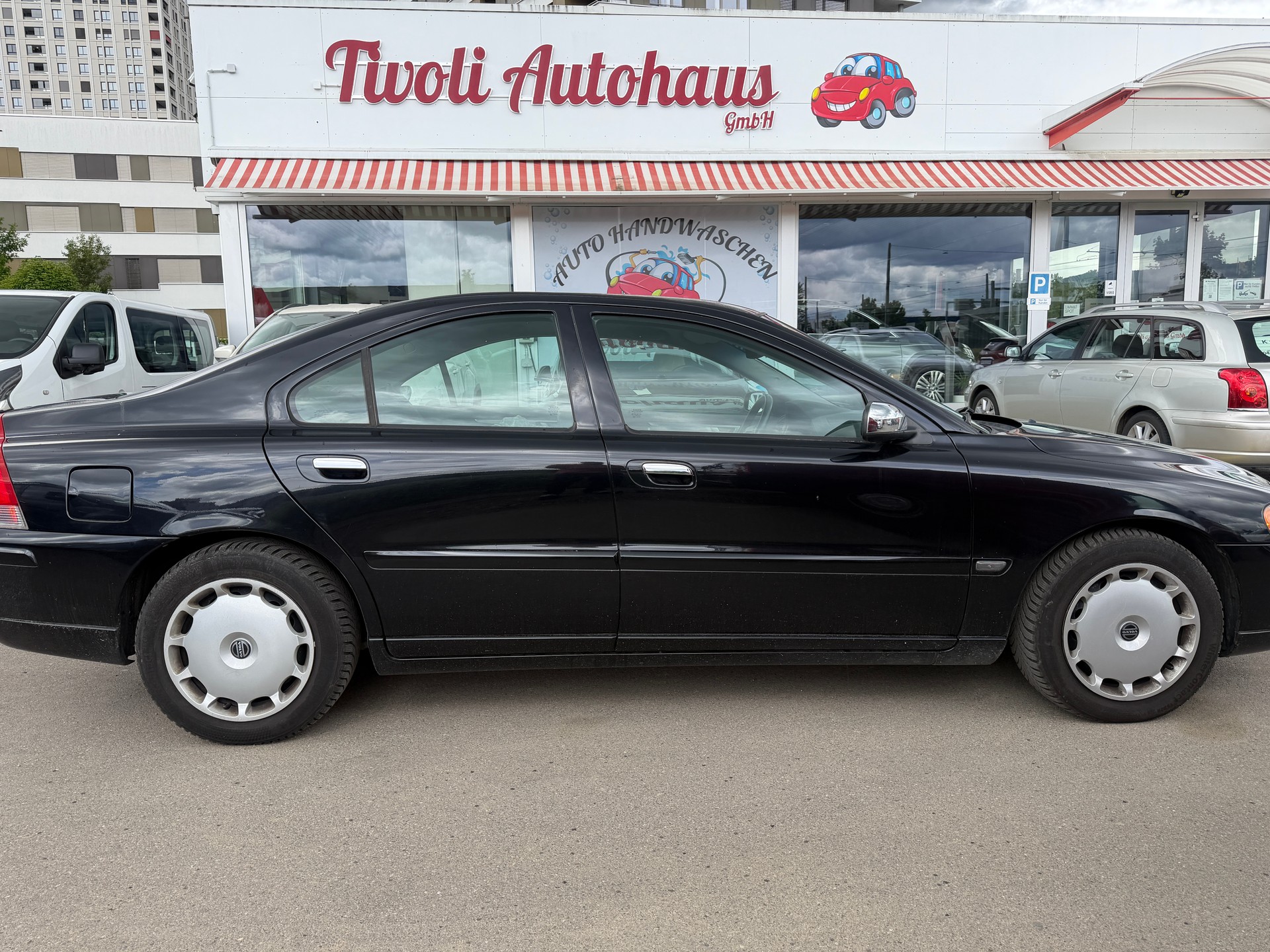 VOLVO S60 2.5T Momentum-image-3