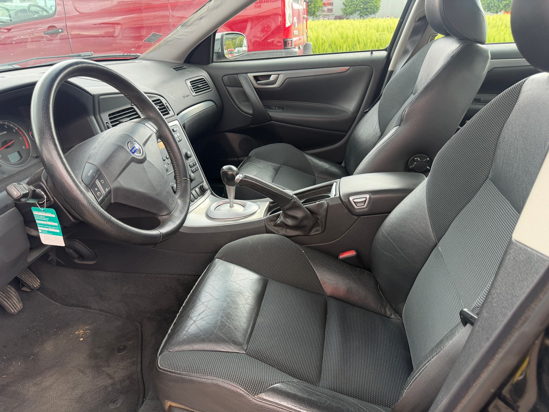 VOLVO S60 2.5T Momentum-image-8