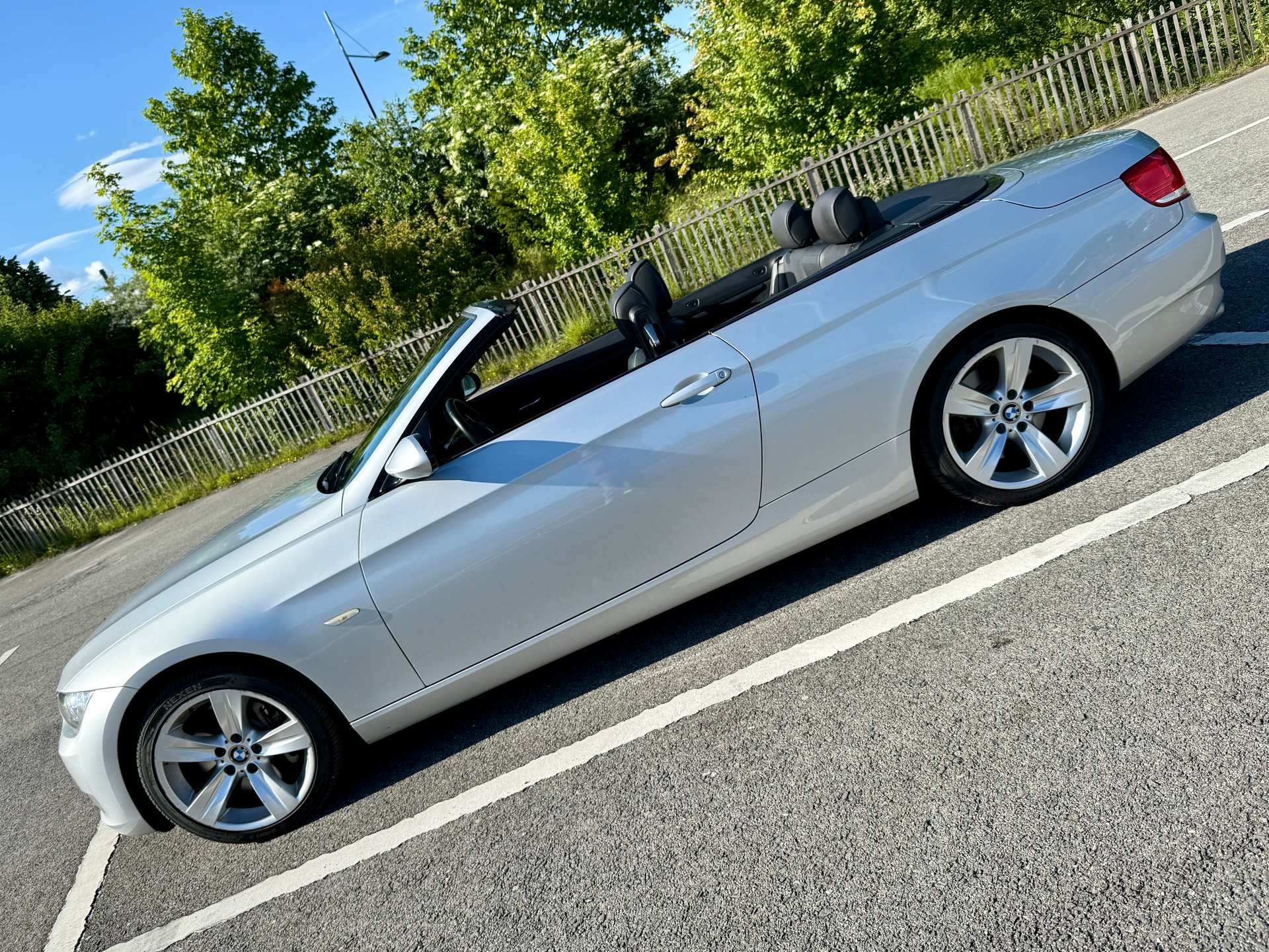 BMW 330i-image-0