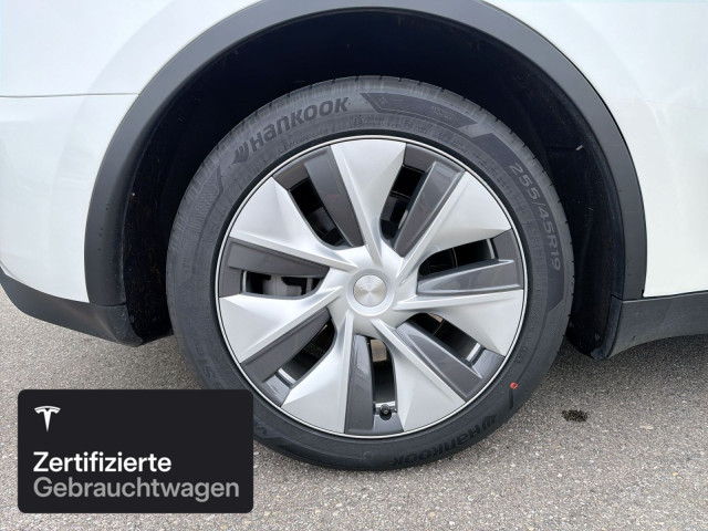 TESLA Model Y Long Range AWD-image-9