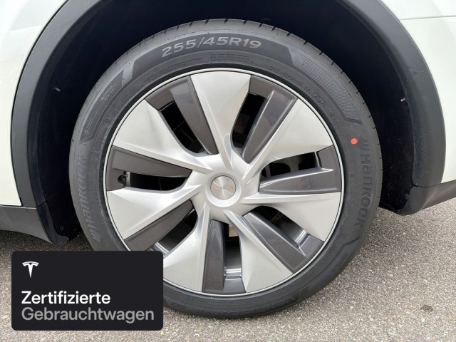 TESLA Model Y Long Range AWD-image-5