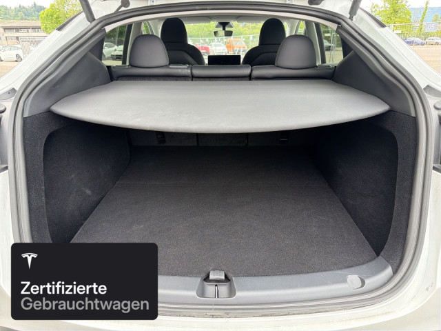 TESLA Model Y Long Range AWD-image-15