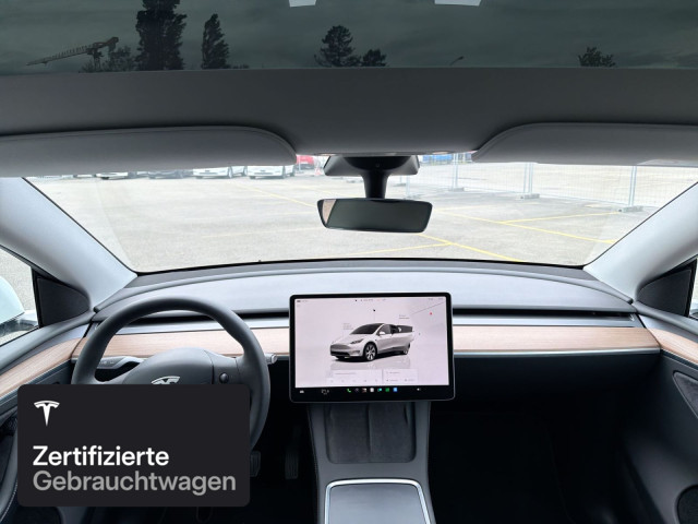 TESLA Model Y Long Range AWD-image-14