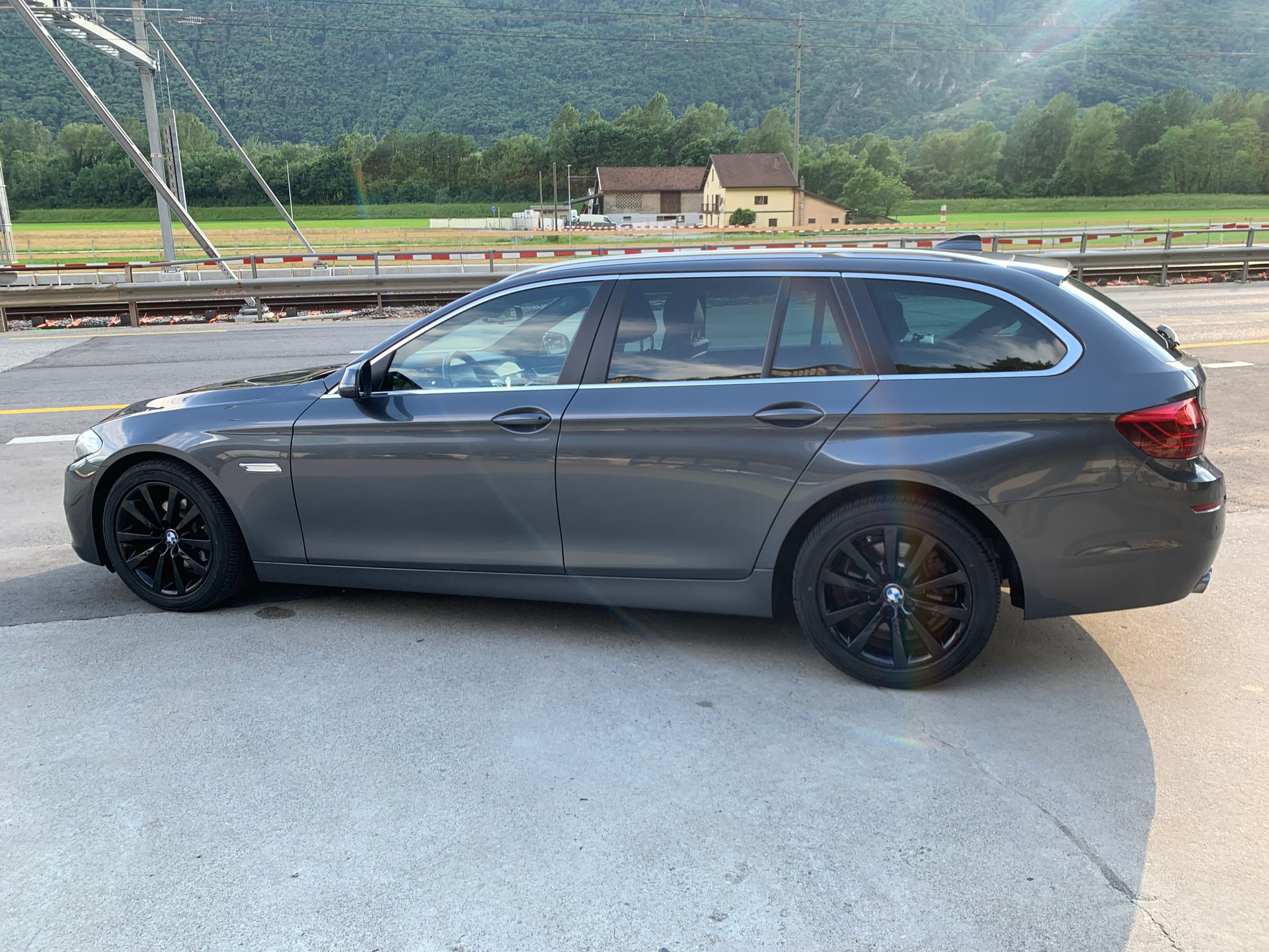 BMW 520d Touring xDrive Luxury Line Steptronic-image-3