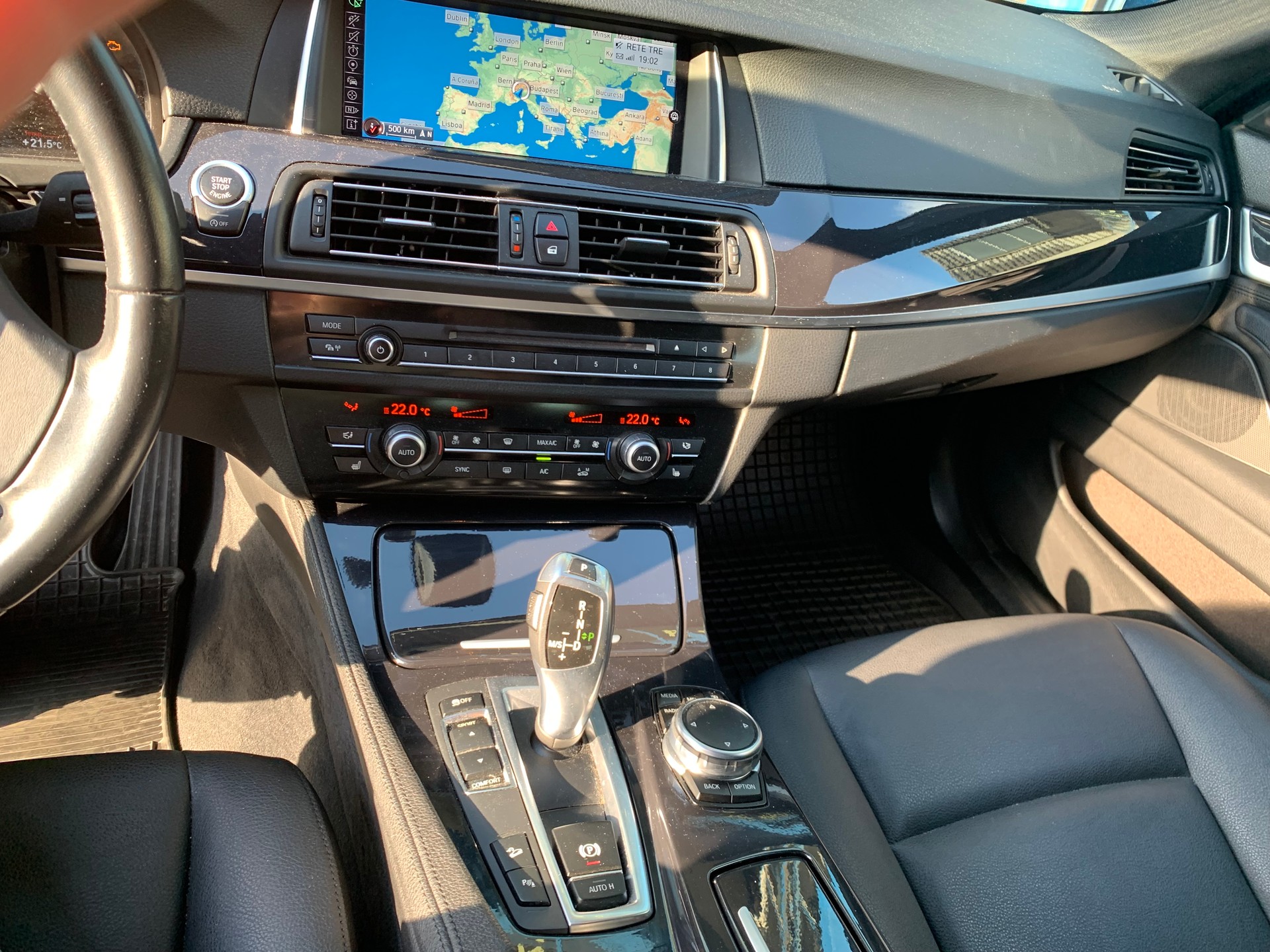 BMW 520d Touring xDrive Luxury Line Steptronic-image-11