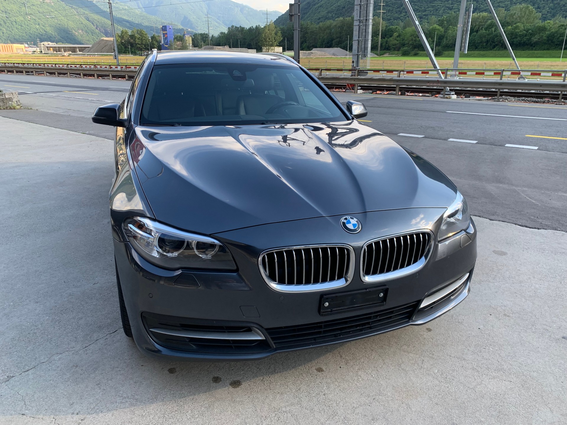 BMW 520d Touring xDrive Luxury Line Steptronic-image-4