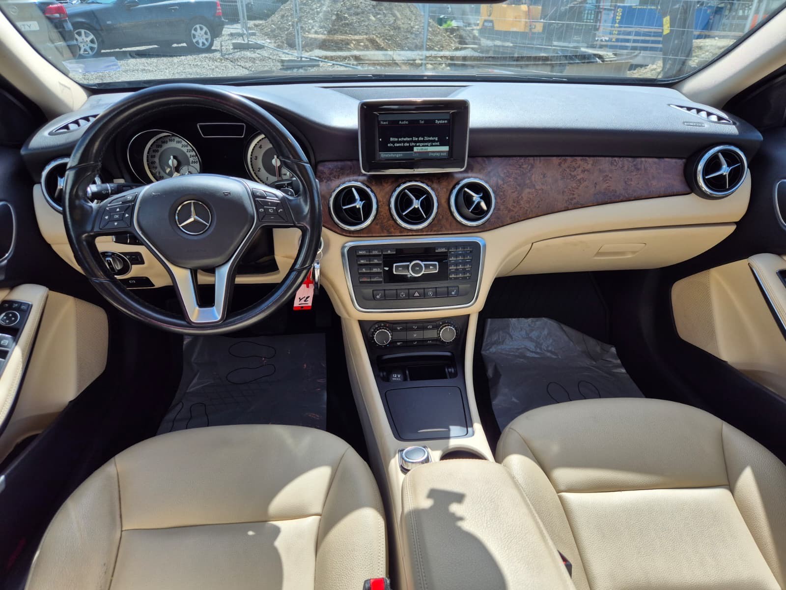 MERCEDES-BENZ GLA 250 Style 7G-DCT-image-9