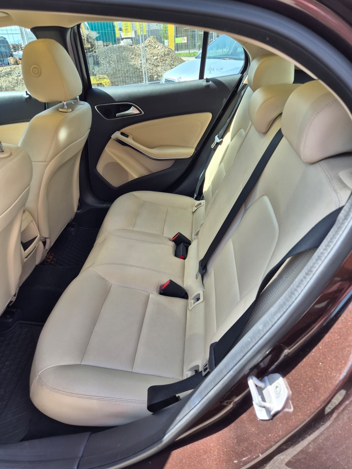MERCEDES-BENZ GLA 250 Style 7G-DCT-image-6