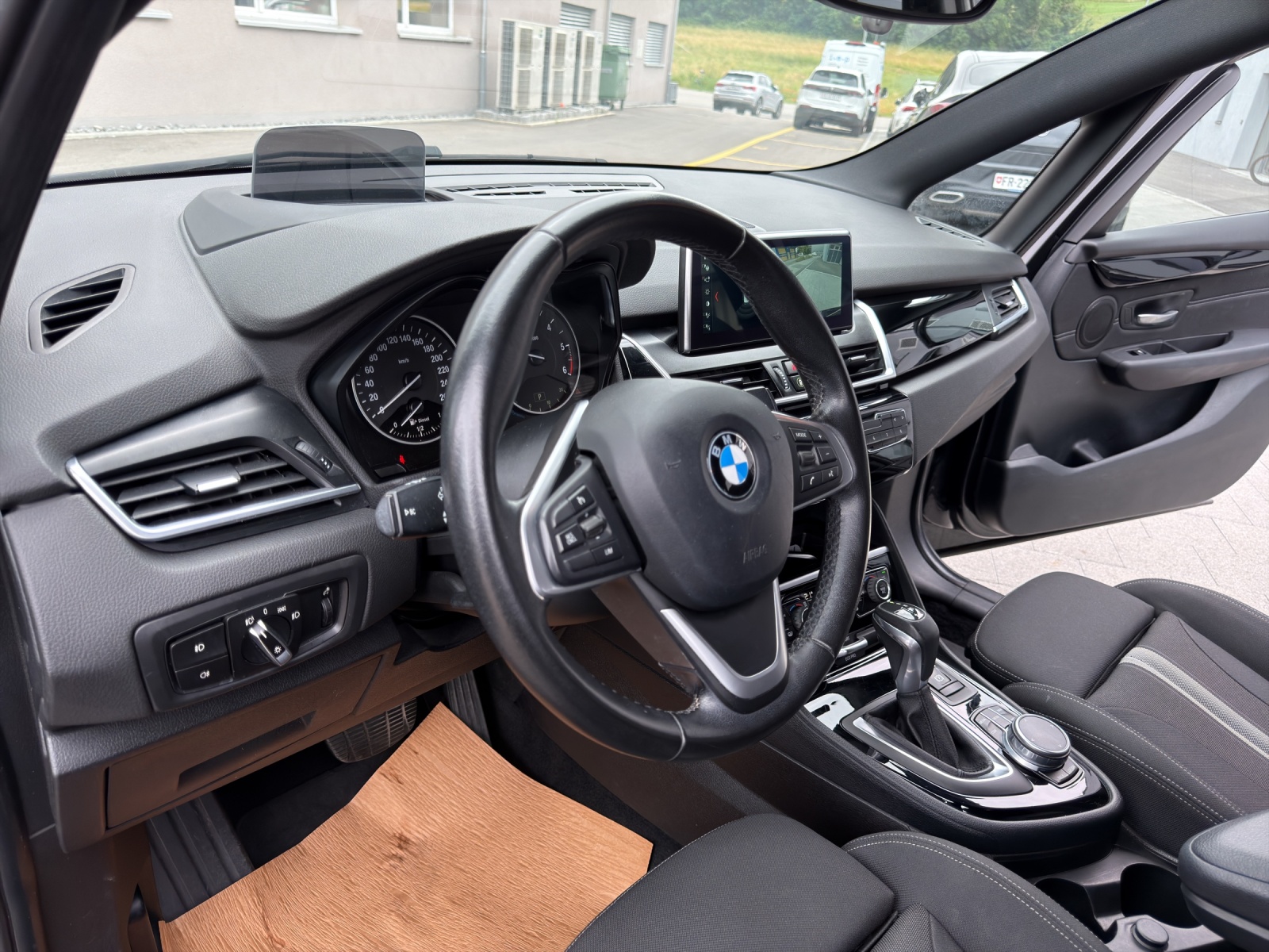 BMW 218d xDrive Active Tourer Steptronic-image-25