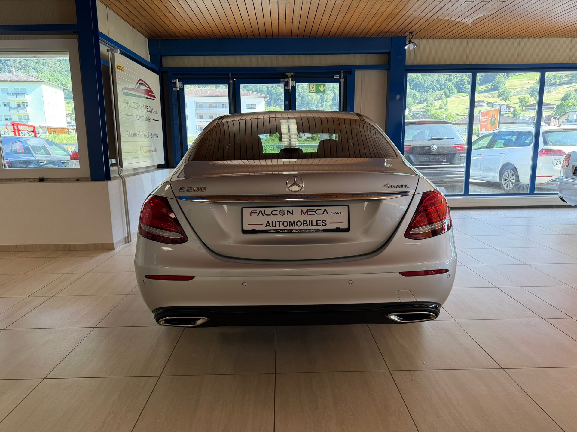 MERCEDES-BENZ E 200 Exclusive 4Matic 9G-Tronic-image-8