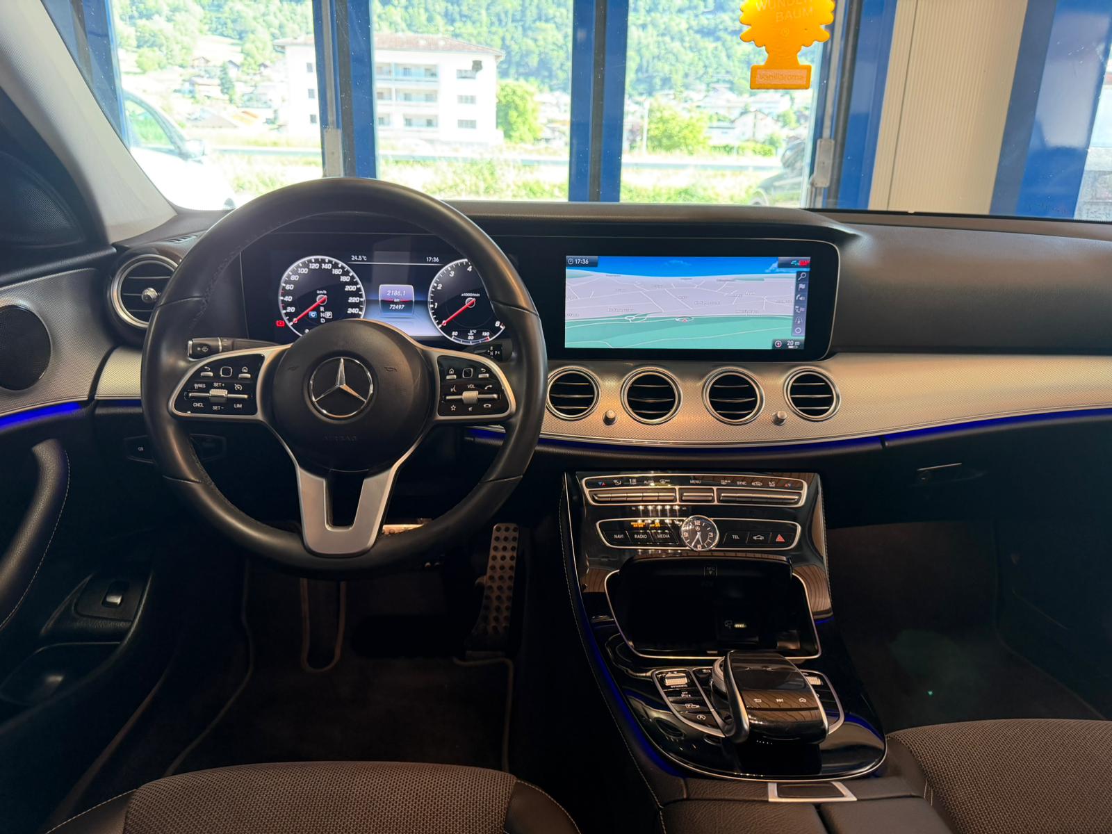 MERCEDES-BENZ E 200 Exclusive 4Matic 9G-Tronic-image-15