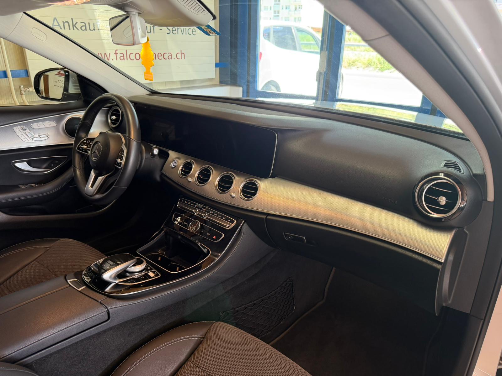 MERCEDES-BENZ E 200 Exclusive 4Matic 9G-Tronic-image-18