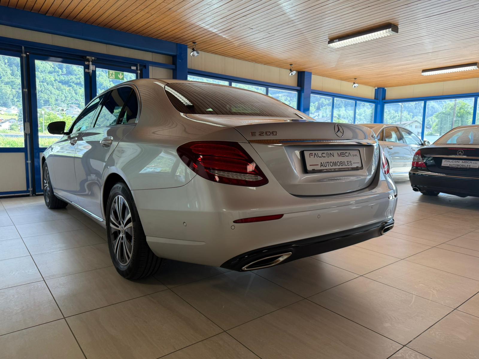 MERCEDES-BENZ E 200 Exclusive 4Matic 9G-Tronic-image-6