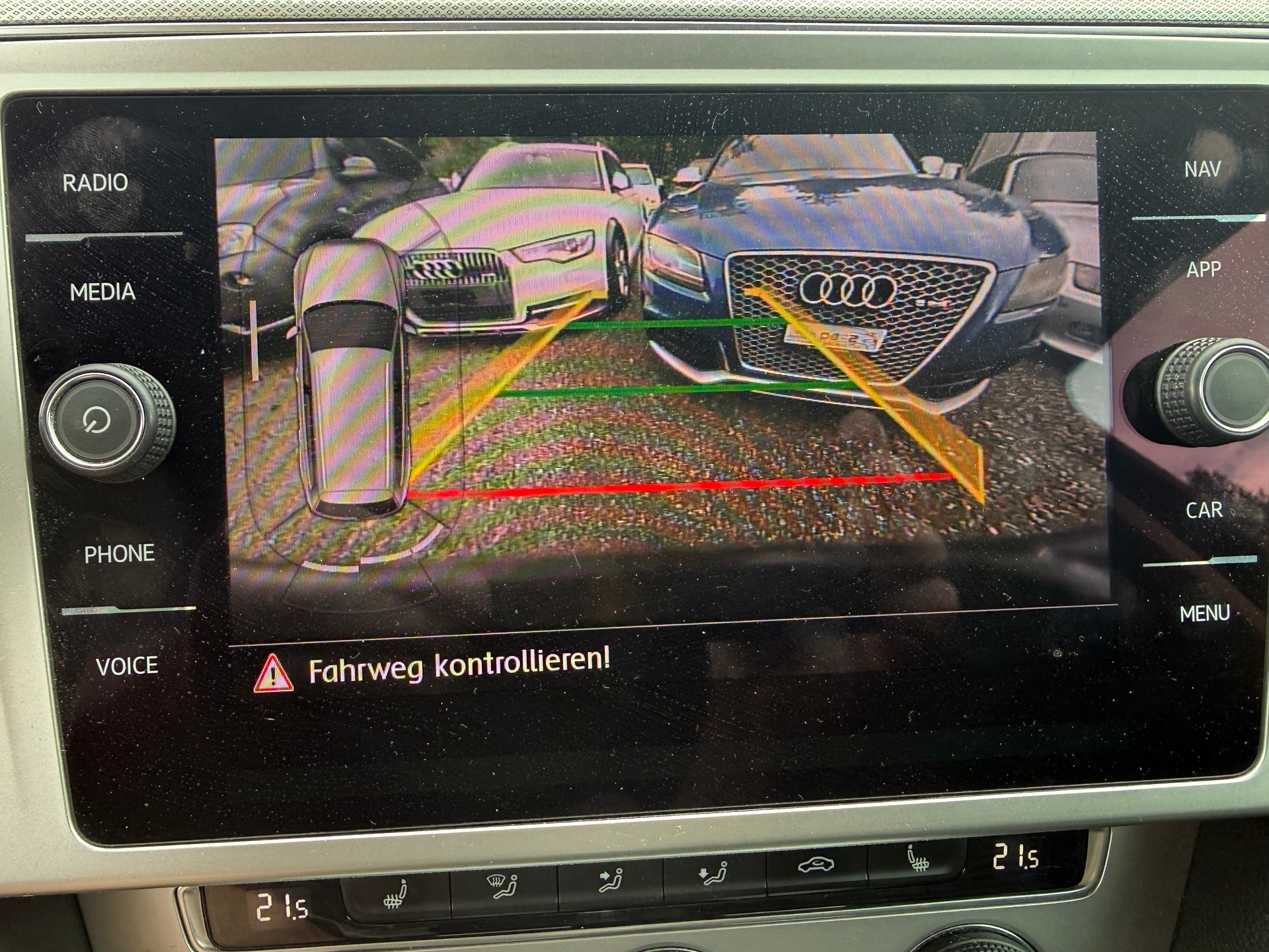 VW Passat Variant 2.0 TDI BMT Highline DSG 4Motion-image-9