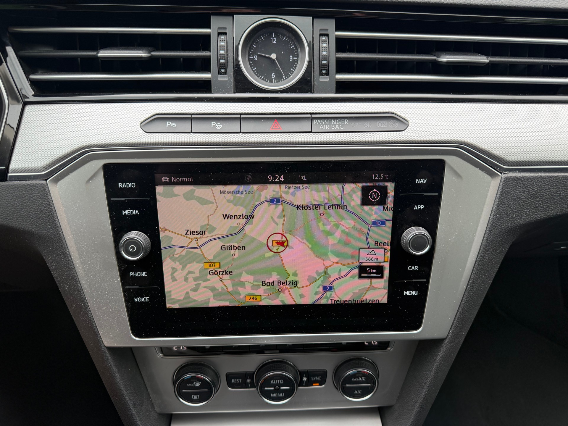 VW Passat Variant 2.0 TDI BMT Highline DSG 4Motion-image-8