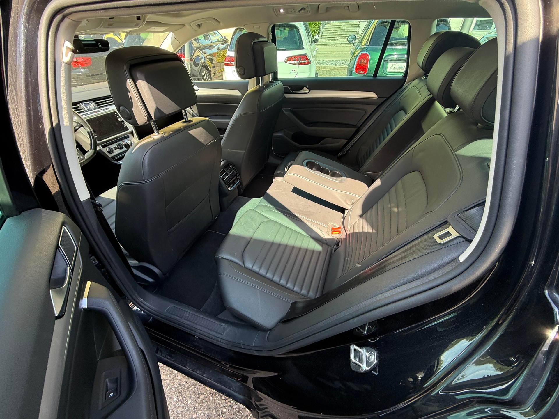VW Passat Variant 2.0 TDI BMT Highline DSG 4Motion-image-5