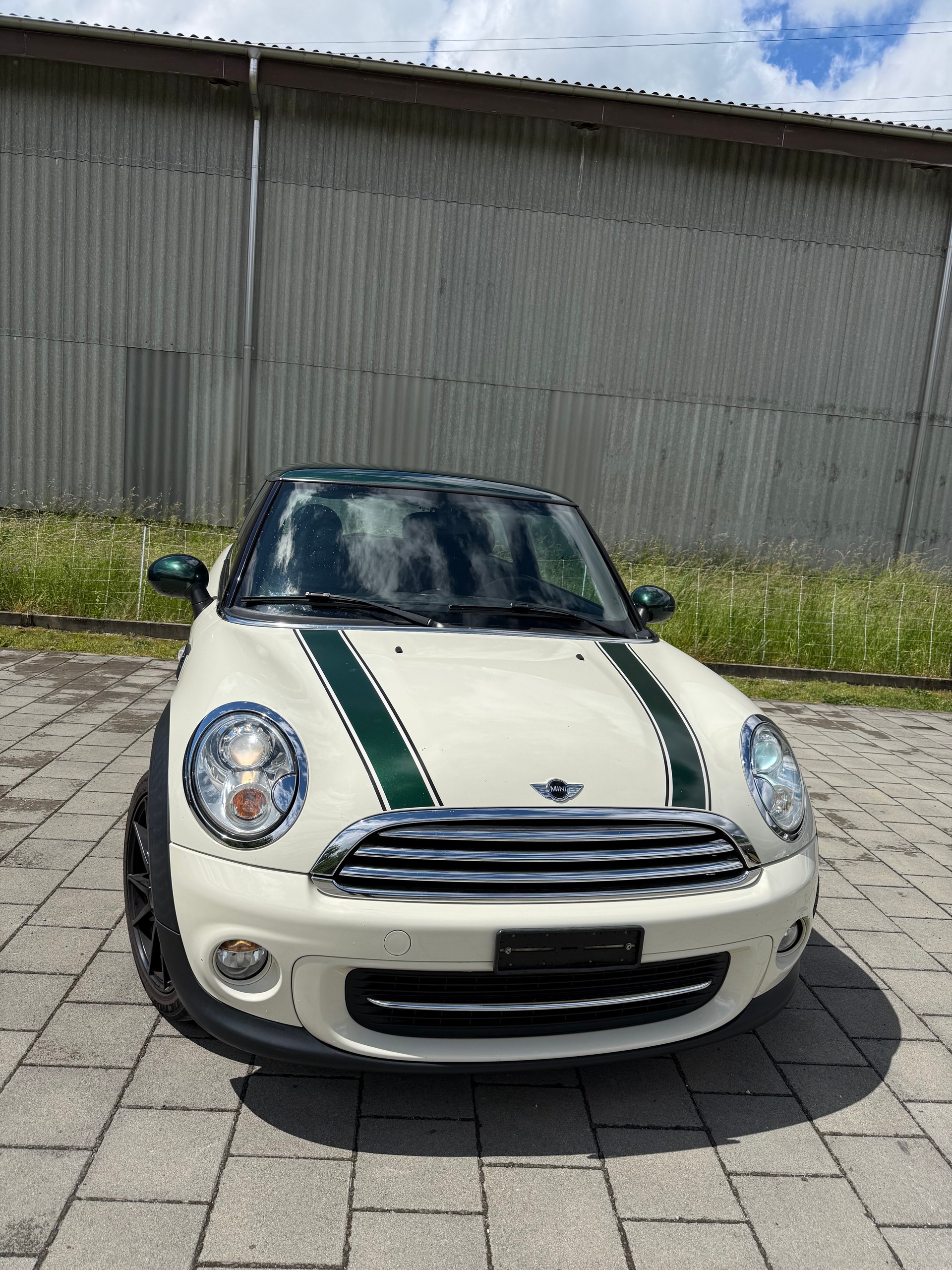 MINI 1.6i Cooper-image-0