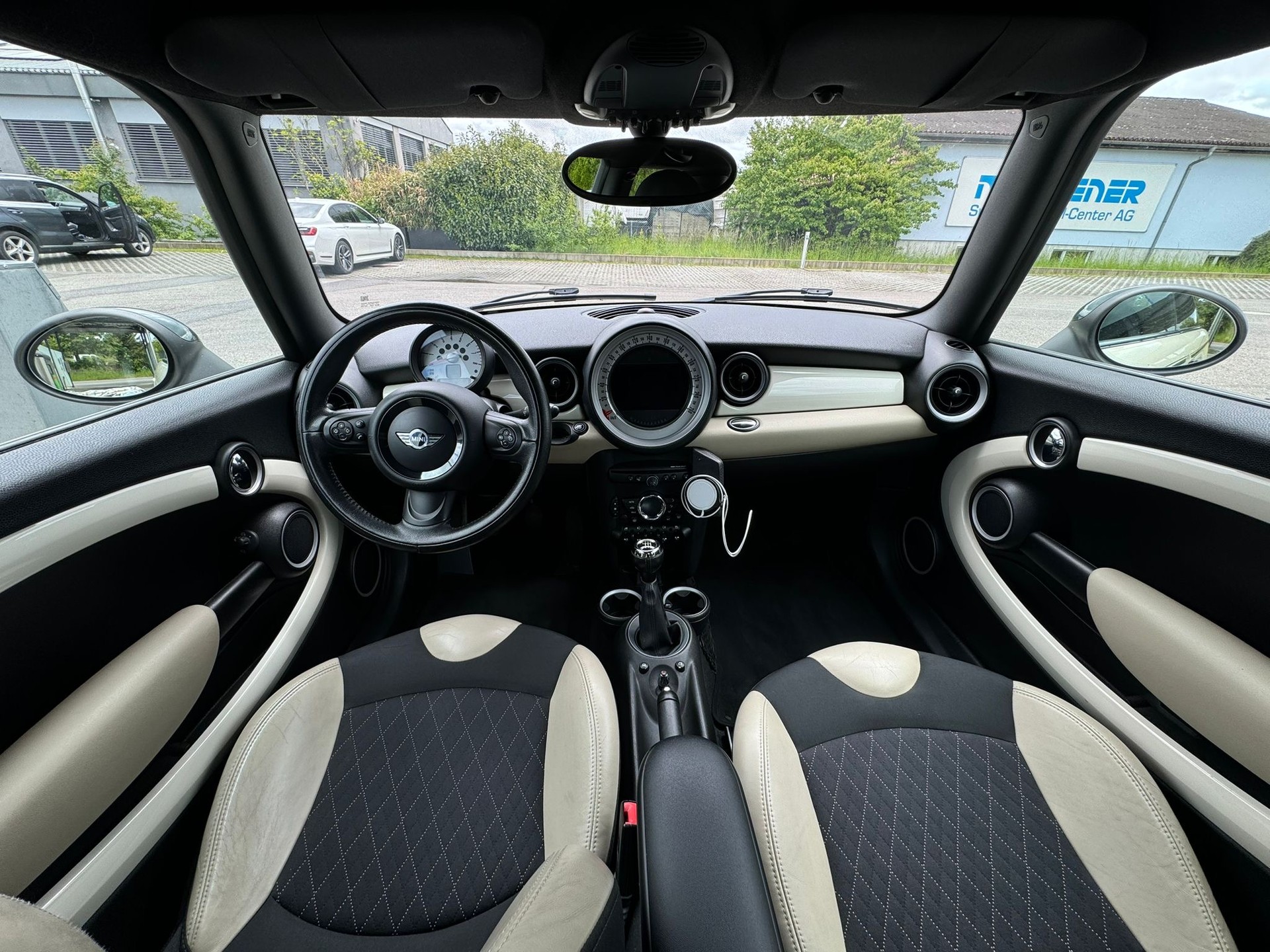 MINI 1.6i Cooper-image-5