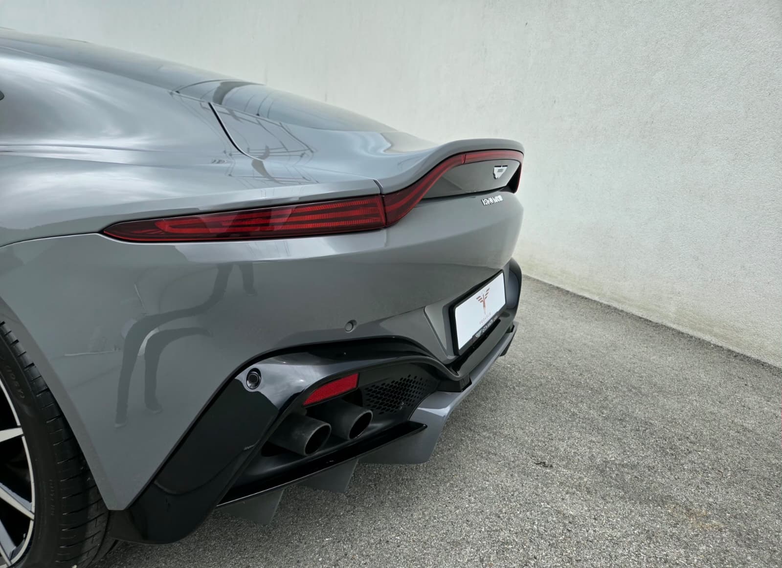 ASTON MARTIN V8 Vantage 4.0 Coupé-image-5