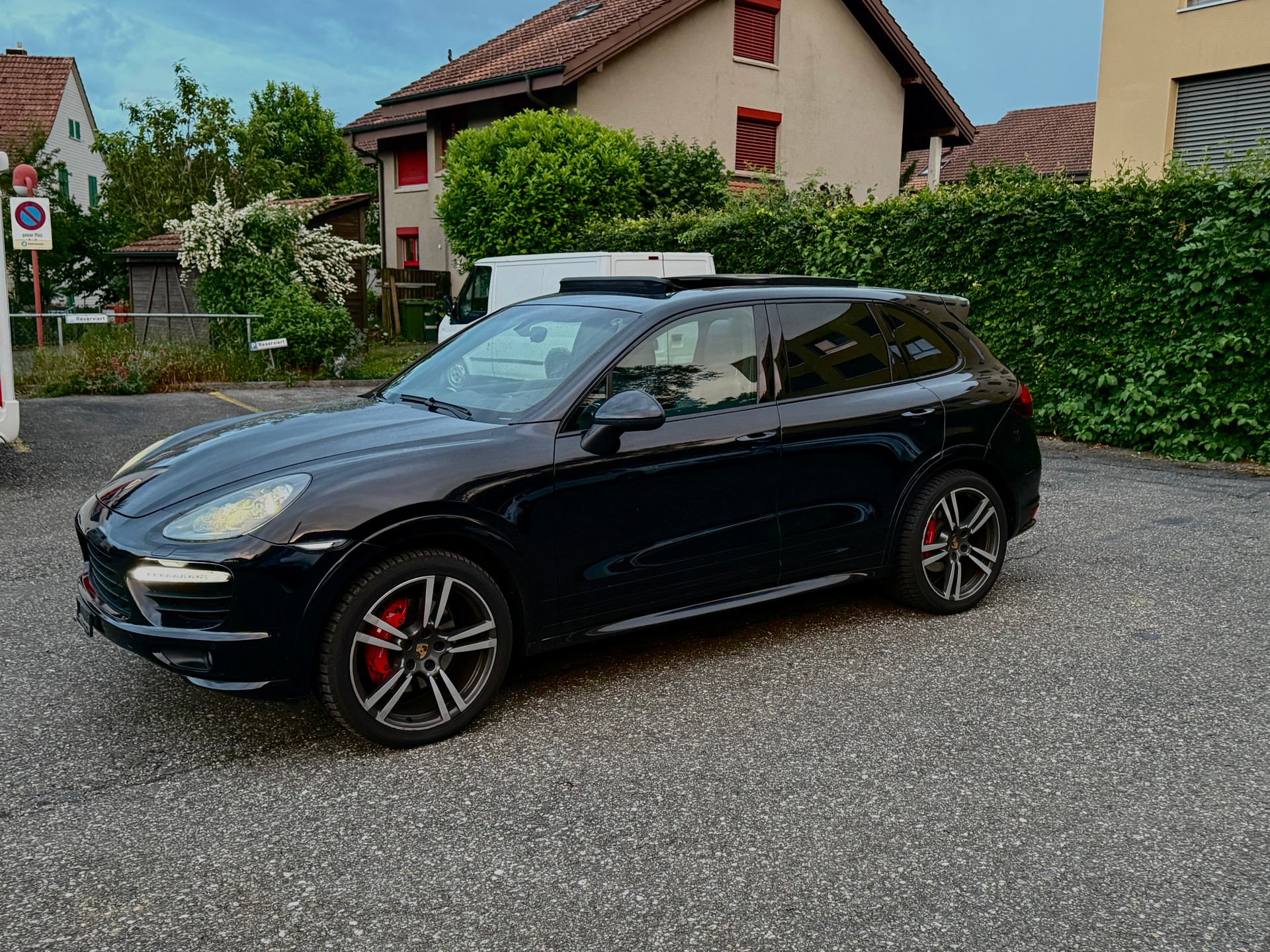 PORSCHE Cayenne GTS-image-1