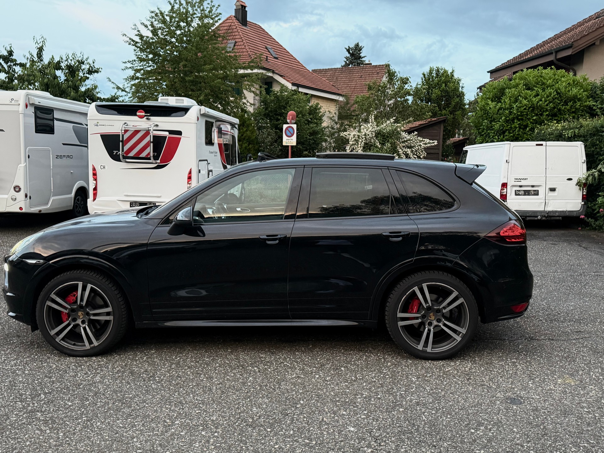 PORSCHE Cayenne GTS-image-2