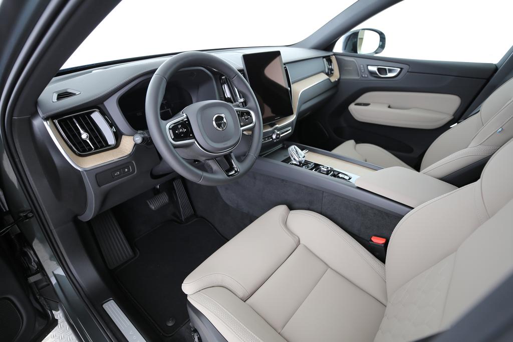 VOLVO XC60 2.0 T6 TE Ultra Dark eAWD-image-5
