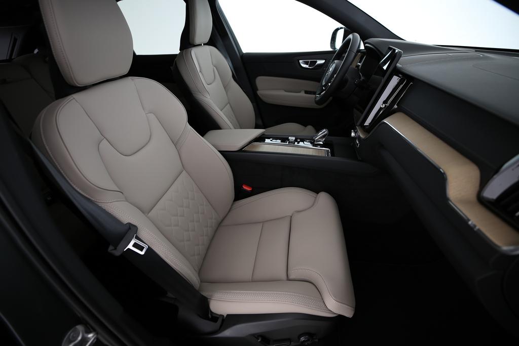 VOLVO XC60 2.0 T6 TE Ultra Dark eAWD-image-8