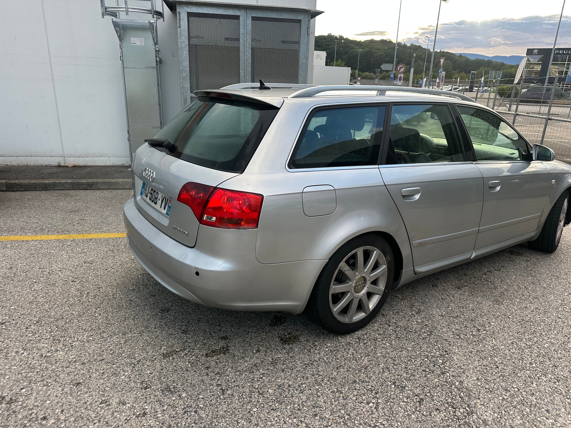 AUDI A4 Avant 2.0 TDI multitronic-image-3