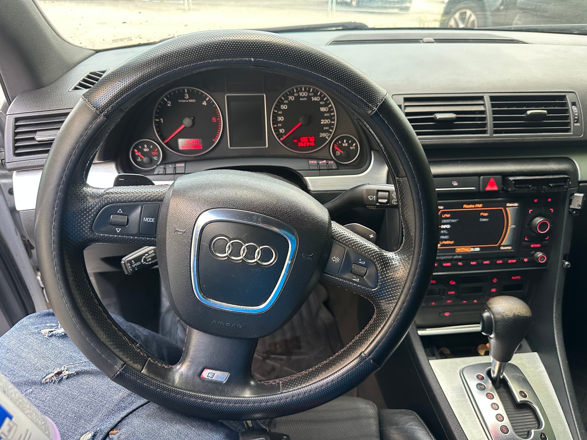 AUDI A4 Avant 2.0 TDI multitronic-image-15