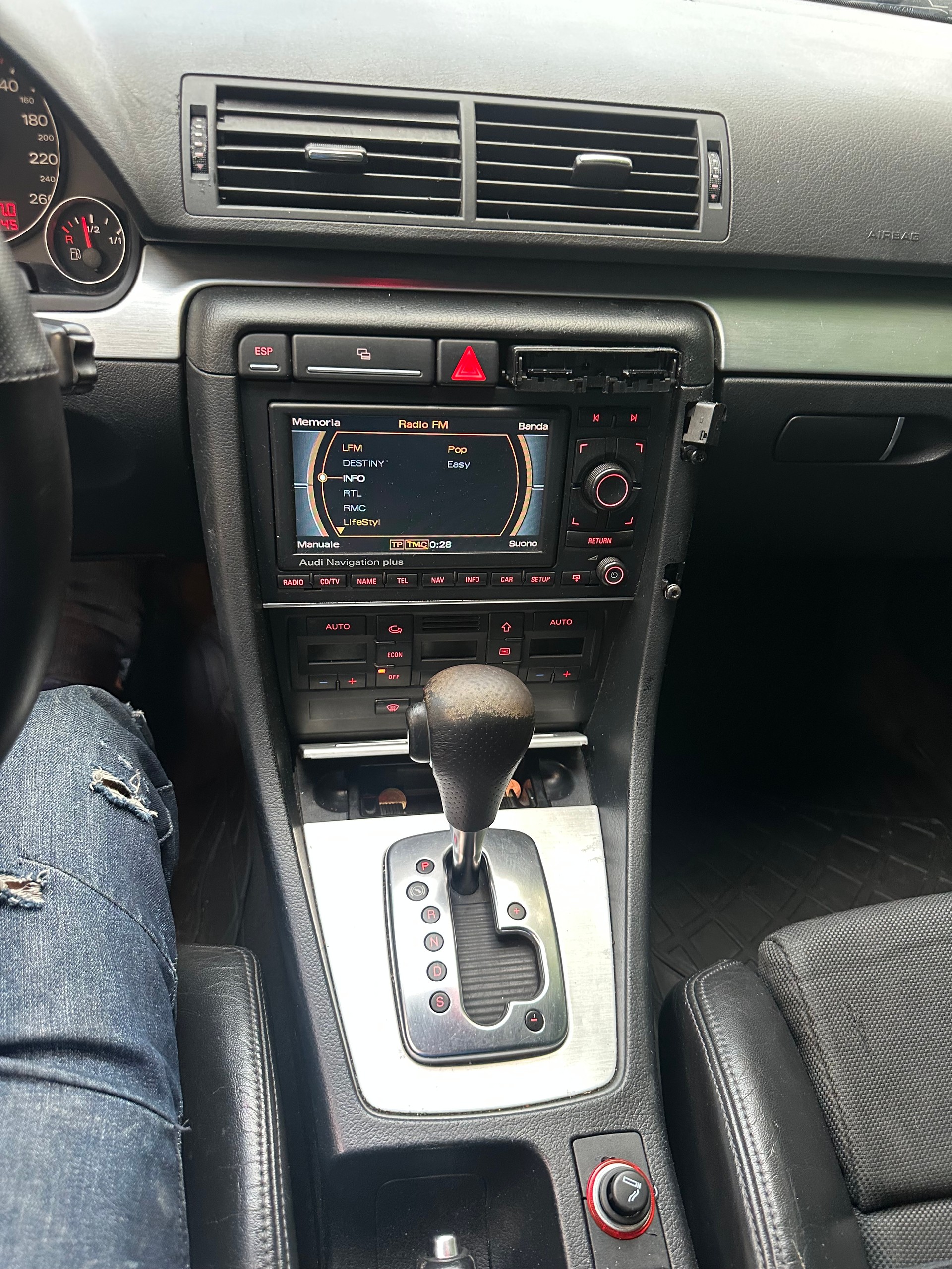 AUDI A4 Avant 2.0 TDI multitronic-image-1