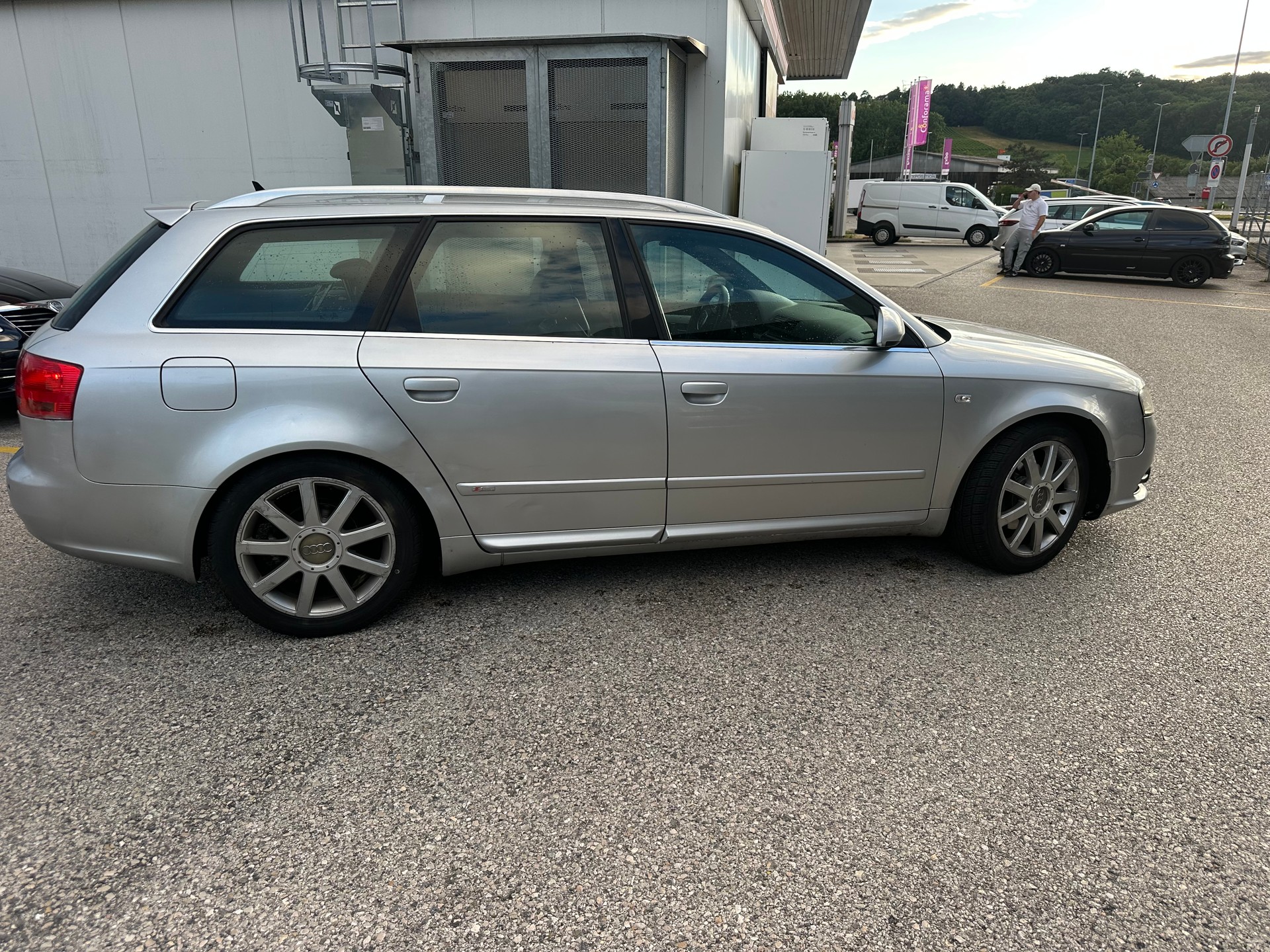 AUDI A4 Avant 2.0 TDI multitronic-image-11