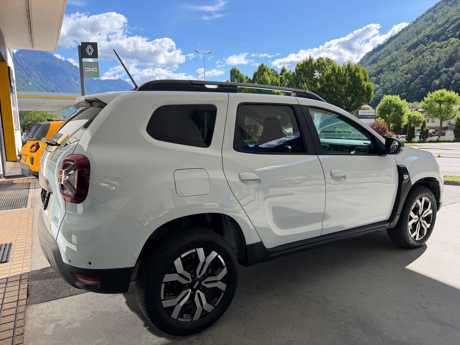 DACIA Duster Blue dCi 115 Journey 4x4-image-2