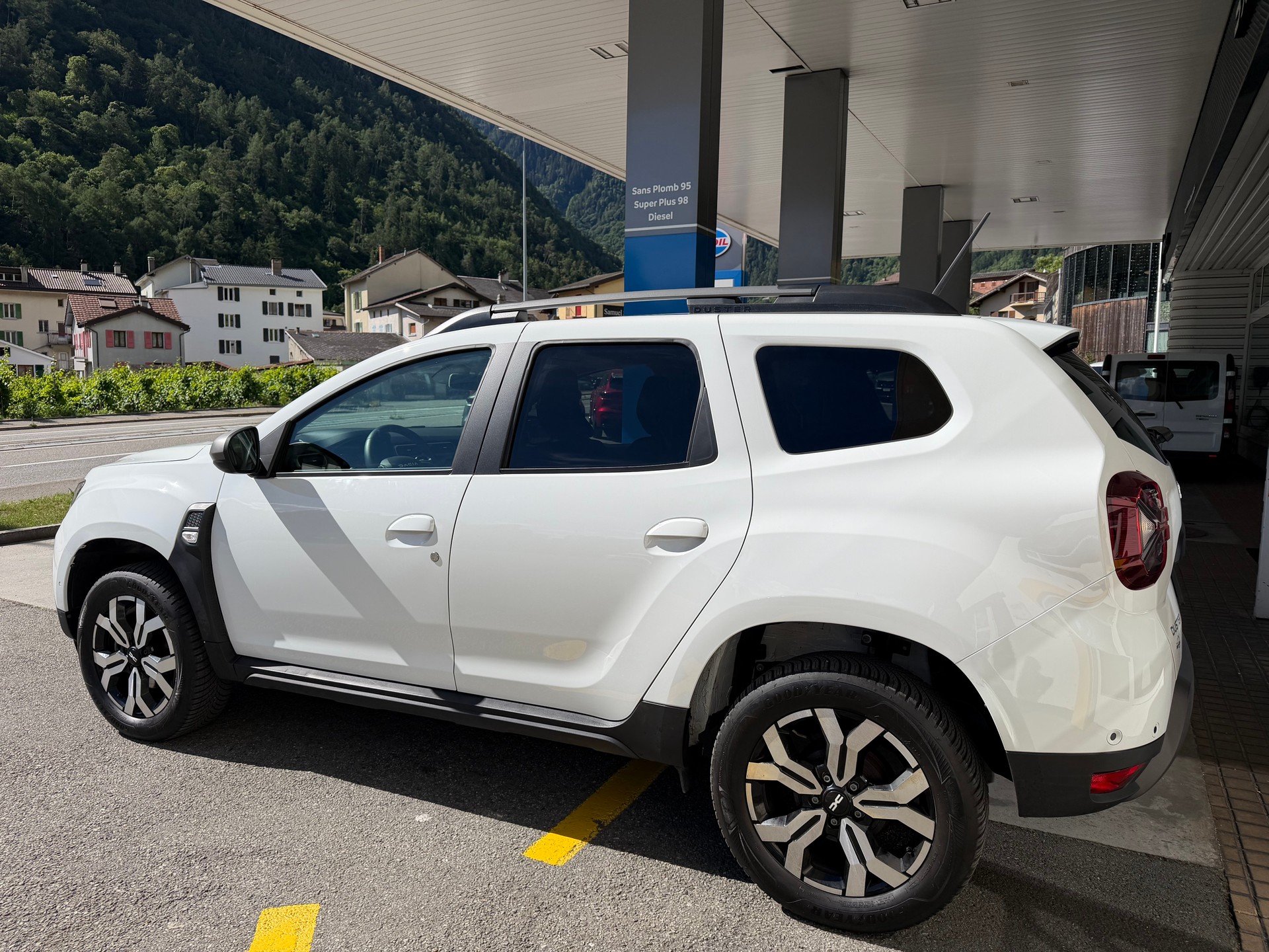 DACIA Duster Blue dCi 115 Journey 4x4-image-1