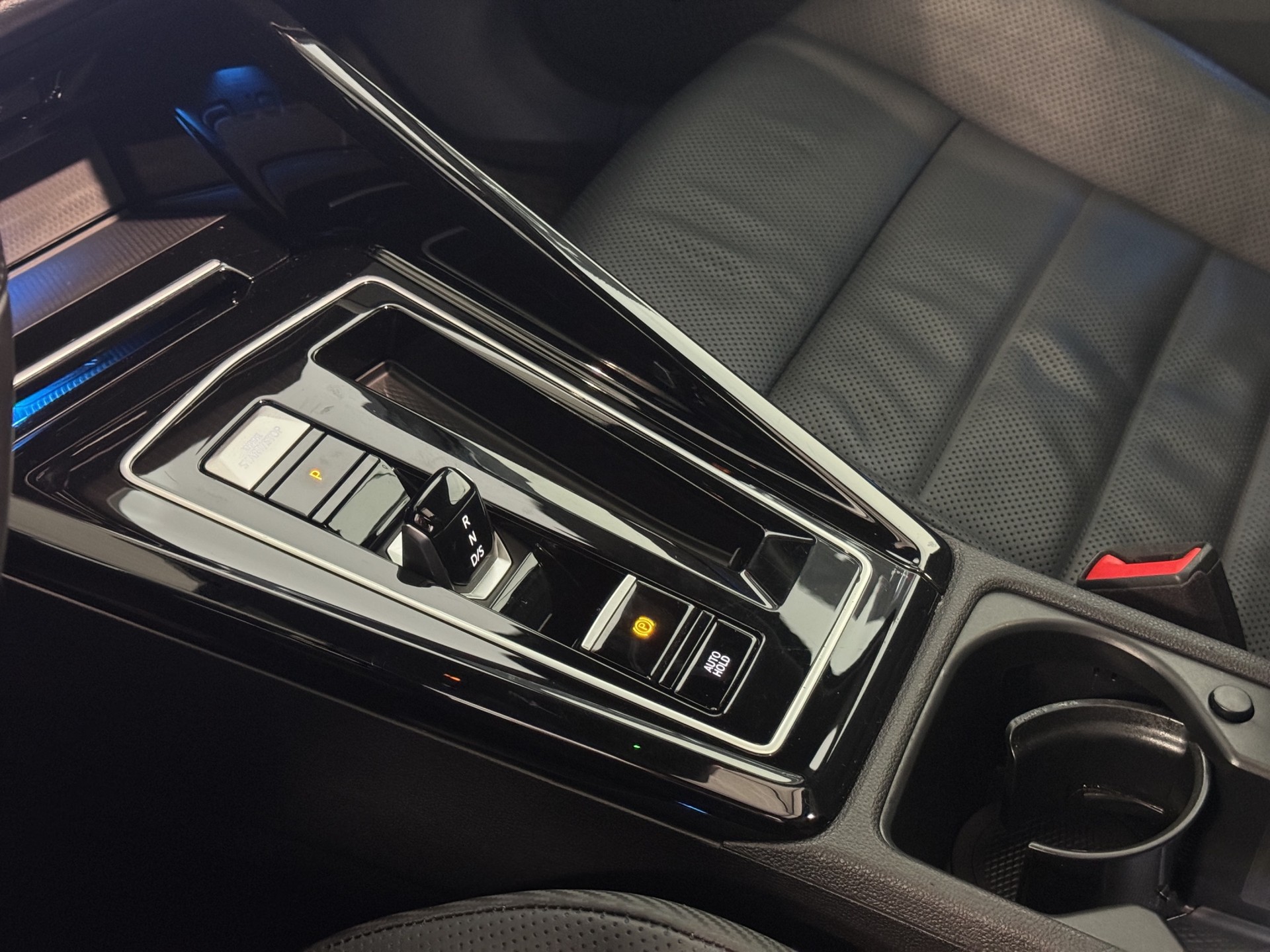 VW Golf 2.0 TSI R DSG 4Motion R Performance-image-13