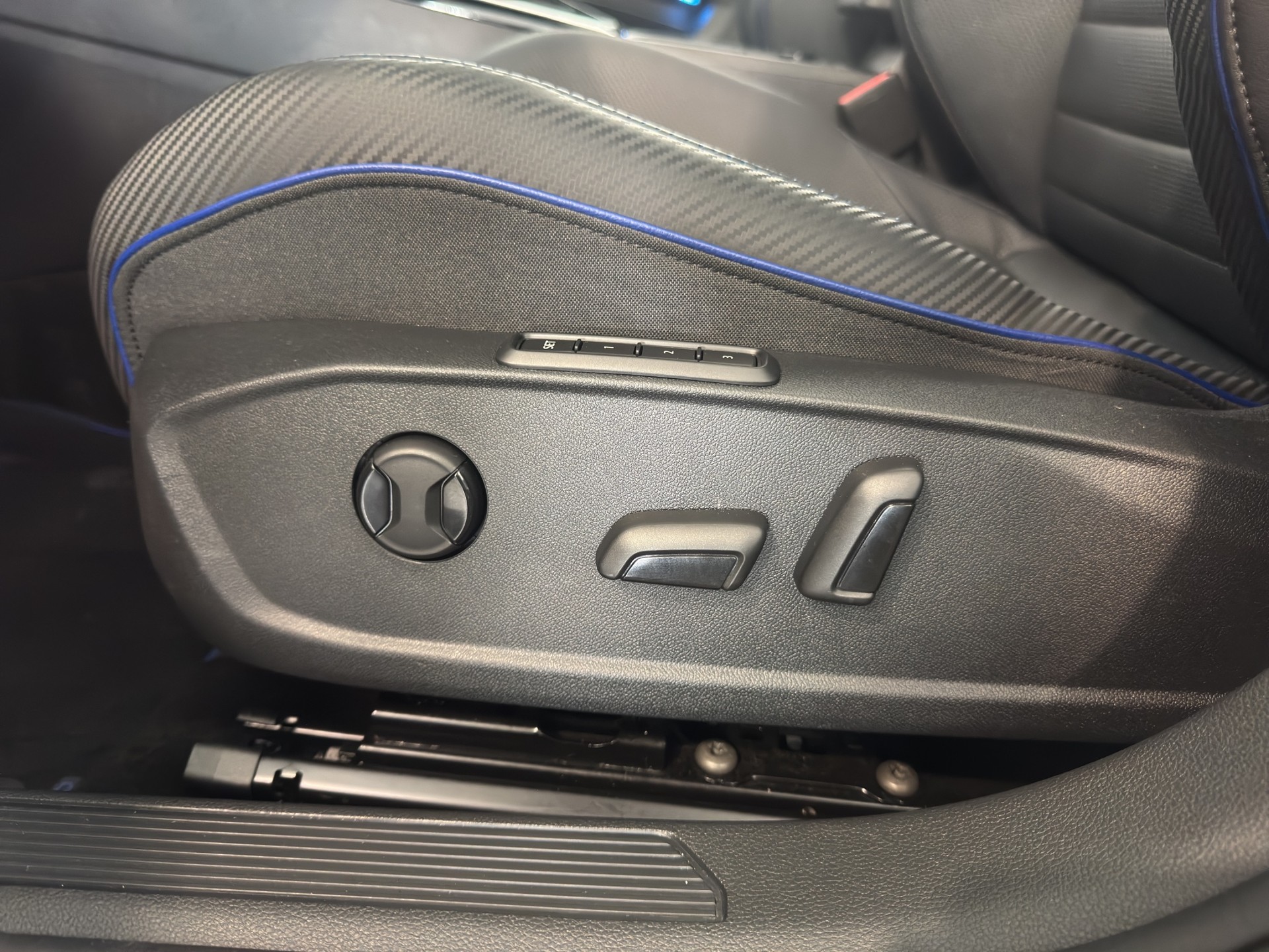 VW Golf 2.0 TSI R DSG 4Motion R Performance-image-19