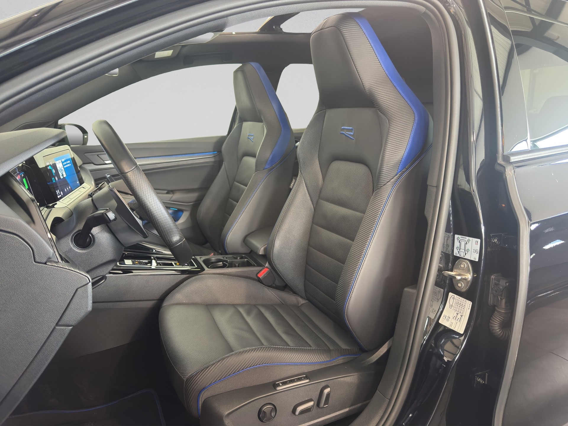 VW Golf 2.0 TSI R DSG 4Motion R Performance-image-8