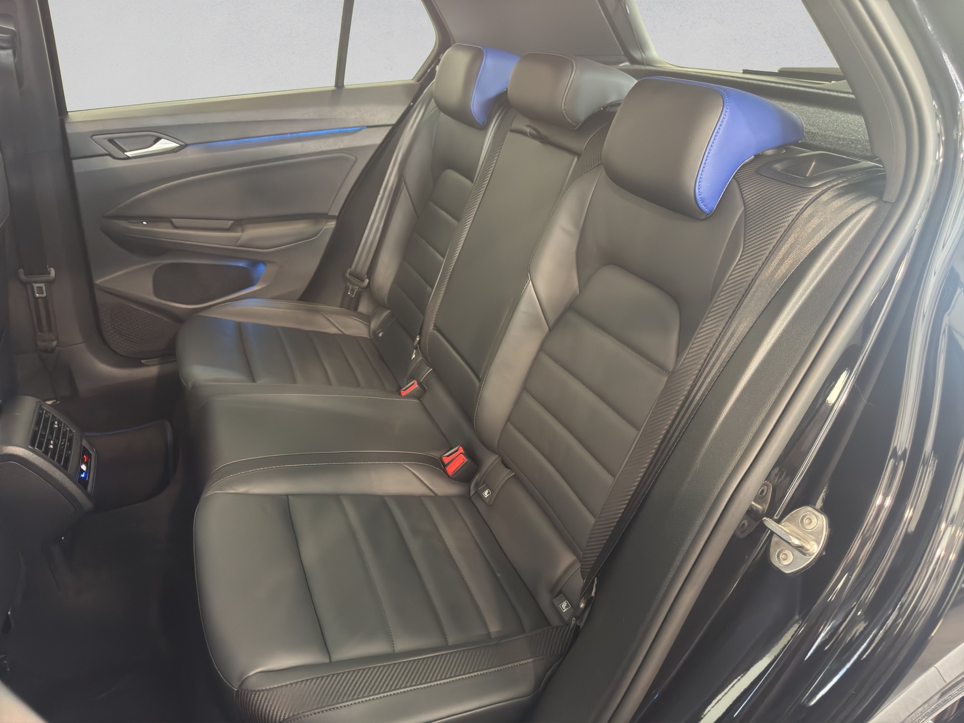 VW Golf 2.0 TSI R DSG 4Motion R Performance-image-12
