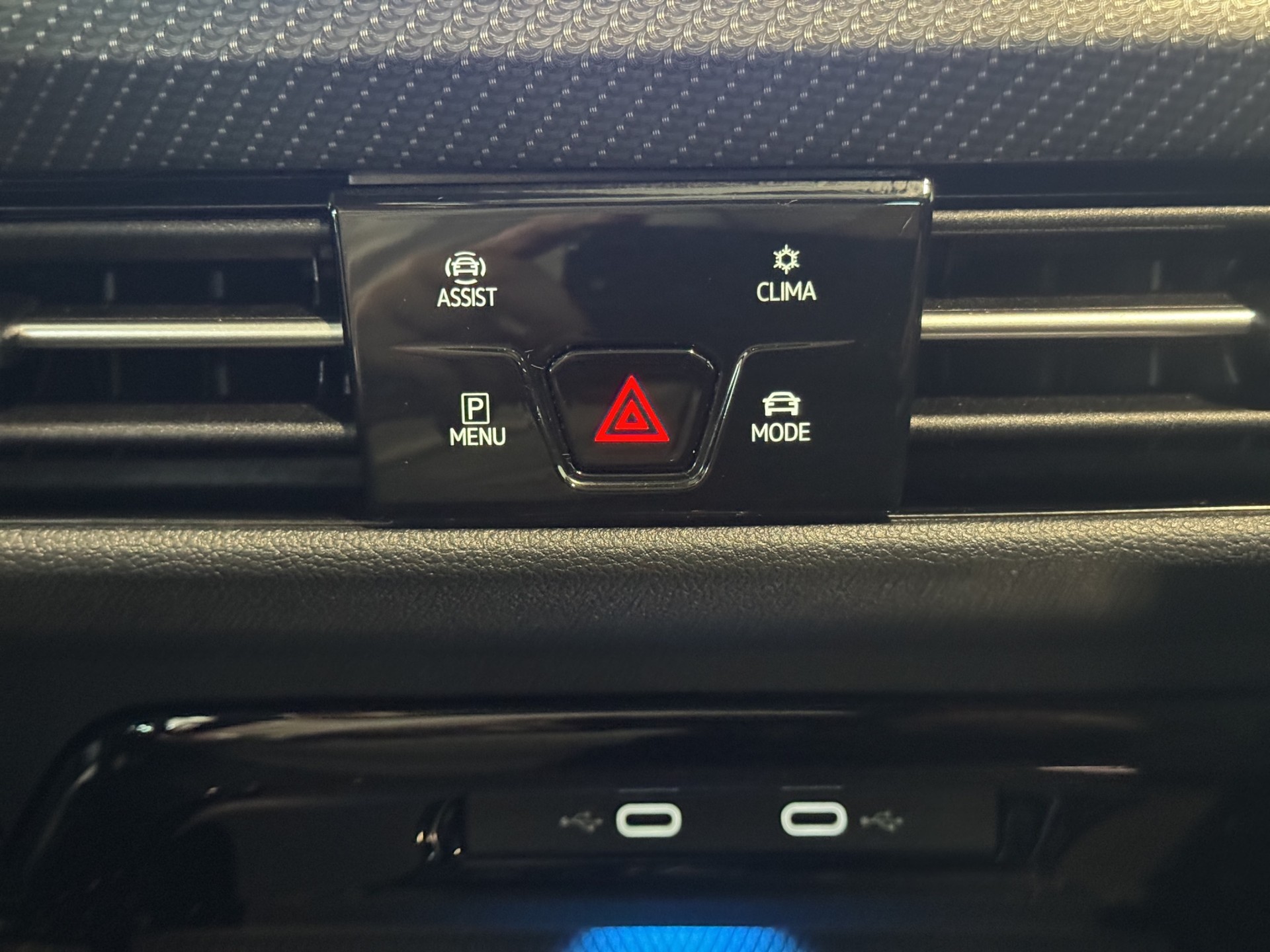 VW Golf 2.0 TSI R DSG 4Motion R Performance-image-14