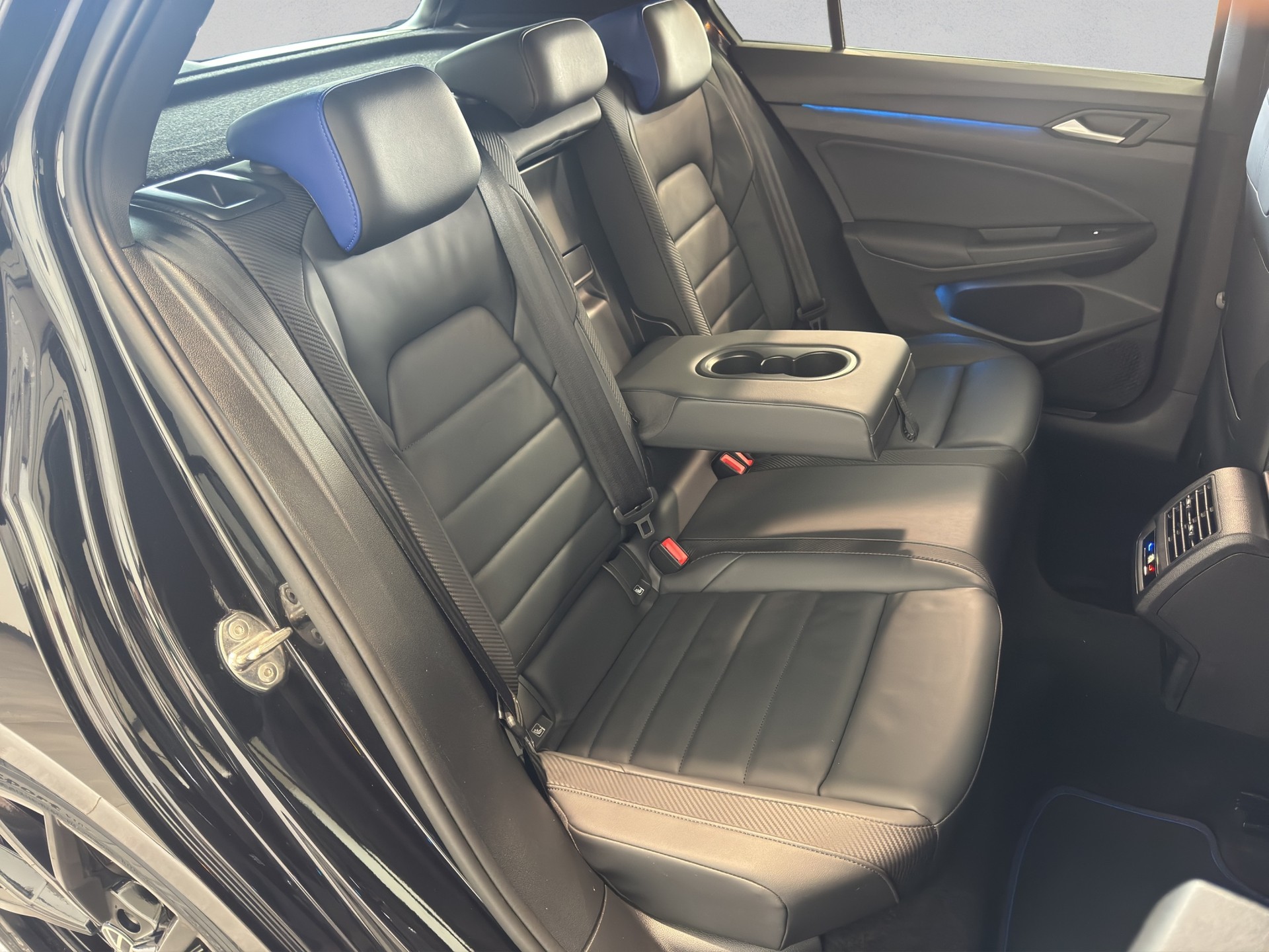 VW Golf 2.0 TSI R DSG 4Motion R Performance-image-17