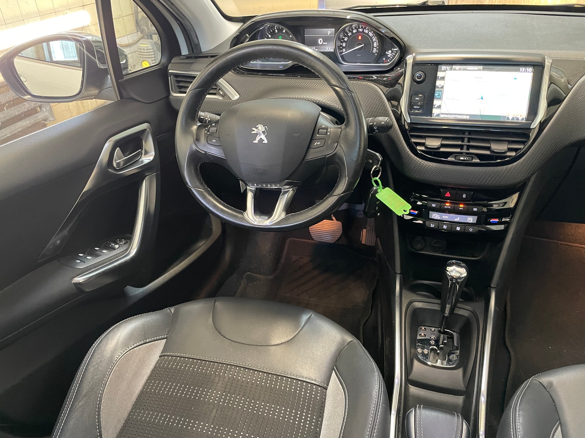 PEUGEOT 2008 1.6 VTI Allure Automatic-image-8