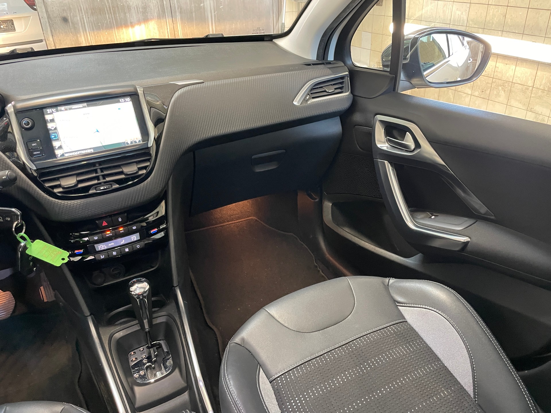 PEUGEOT 2008 1.6 VTI Allure Automatic-image-10