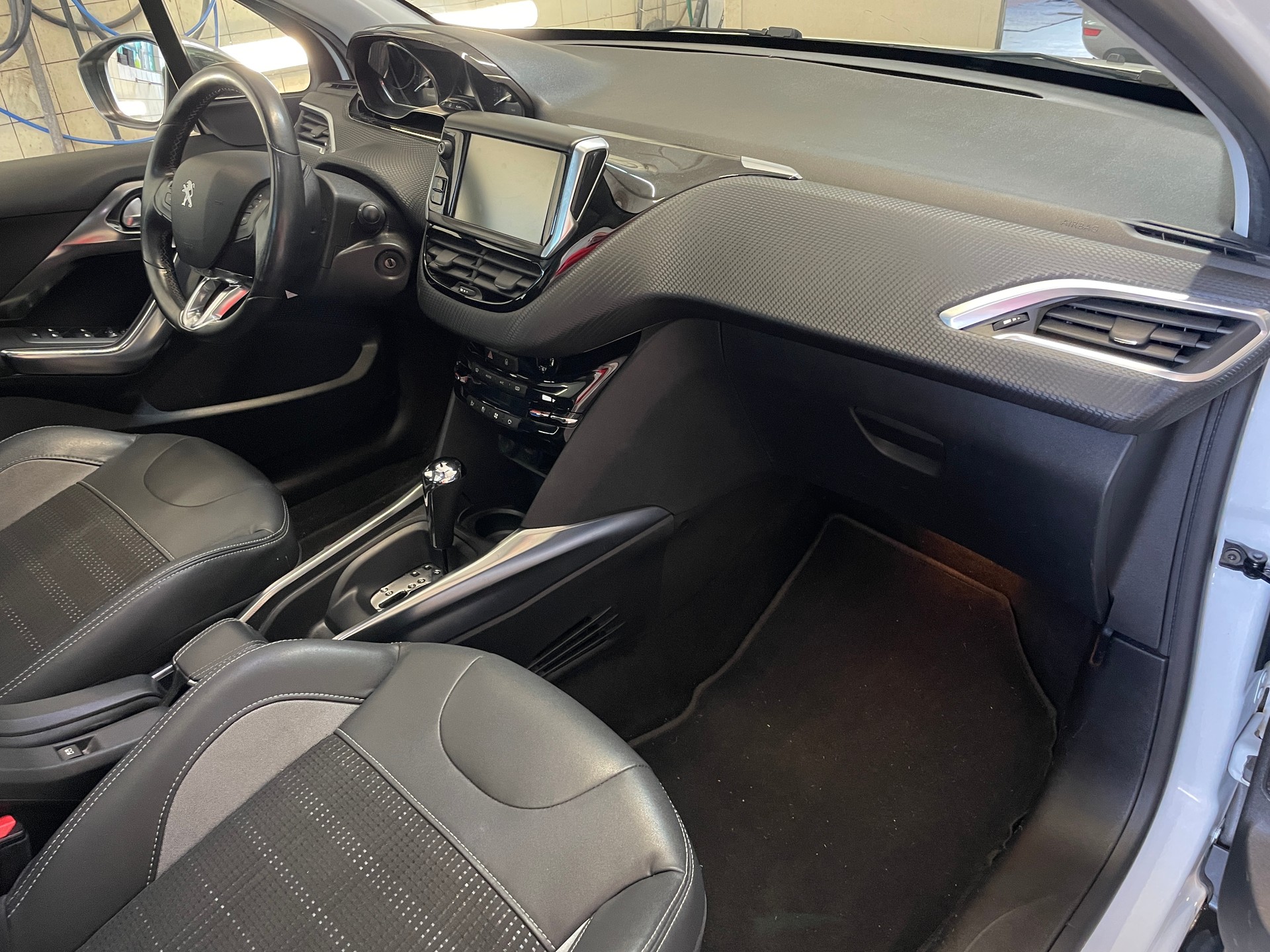 PEUGEOT 2008 1.6 VTI Allure Automatic-image-11