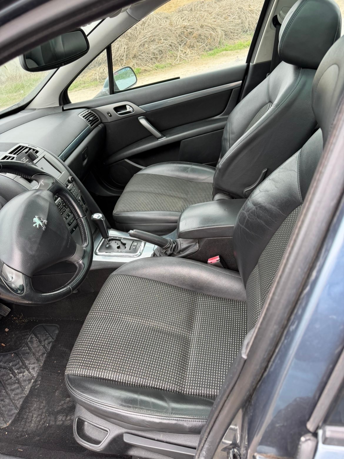 PEUGEOT 407 1.6 HDI Confort Automatic-image-14